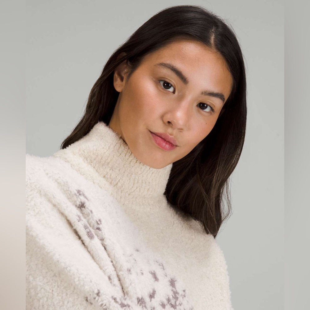 Lululemon Ombre Knit Textured Turtleneck
Natural Ivory/Gull Grey/Opal•NWOT NEW•6 - Picture 2 of 14